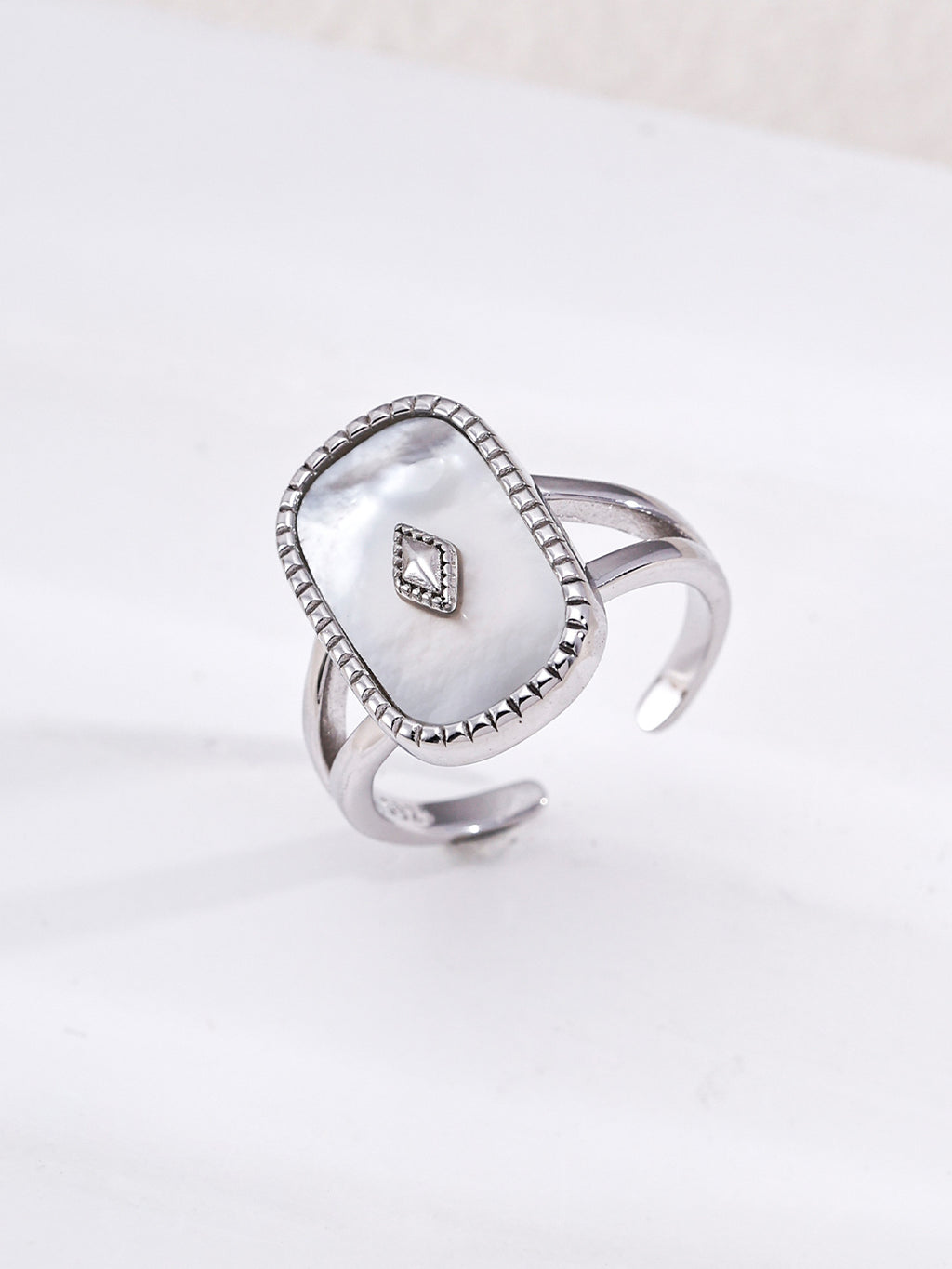 Vintage Rhombus Plaque Signet S925 Ring - Mother of Pearl Silver