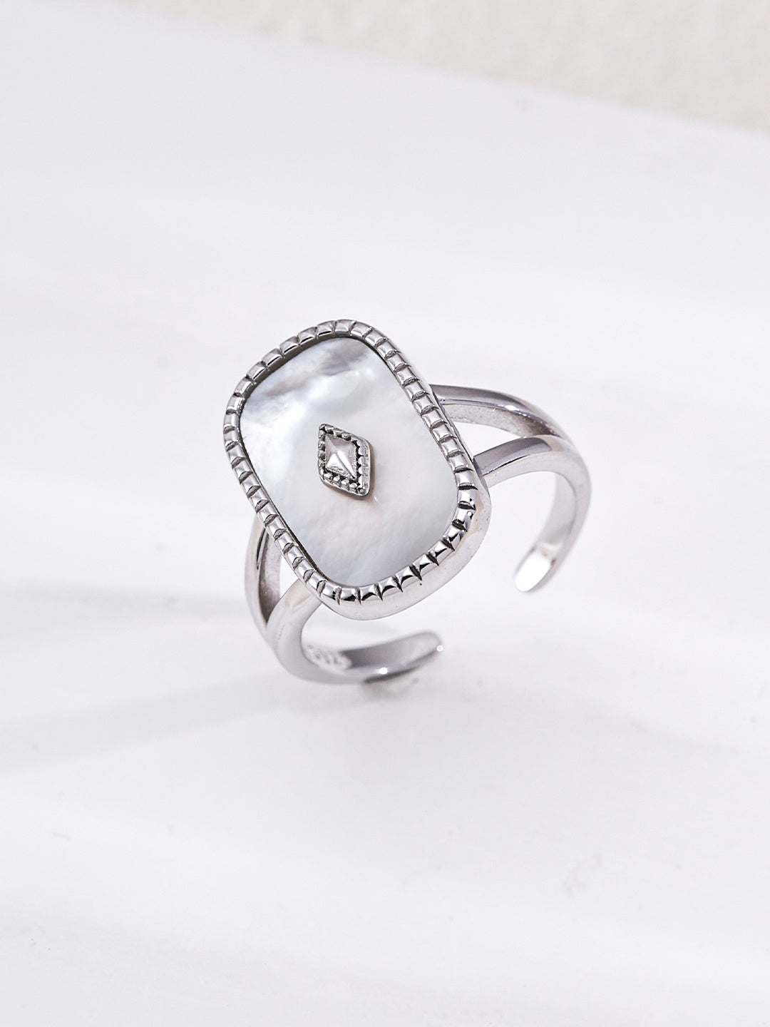 Vintage Rhombus Plaque Signet S925 Ring - Mother of Pearl Silver