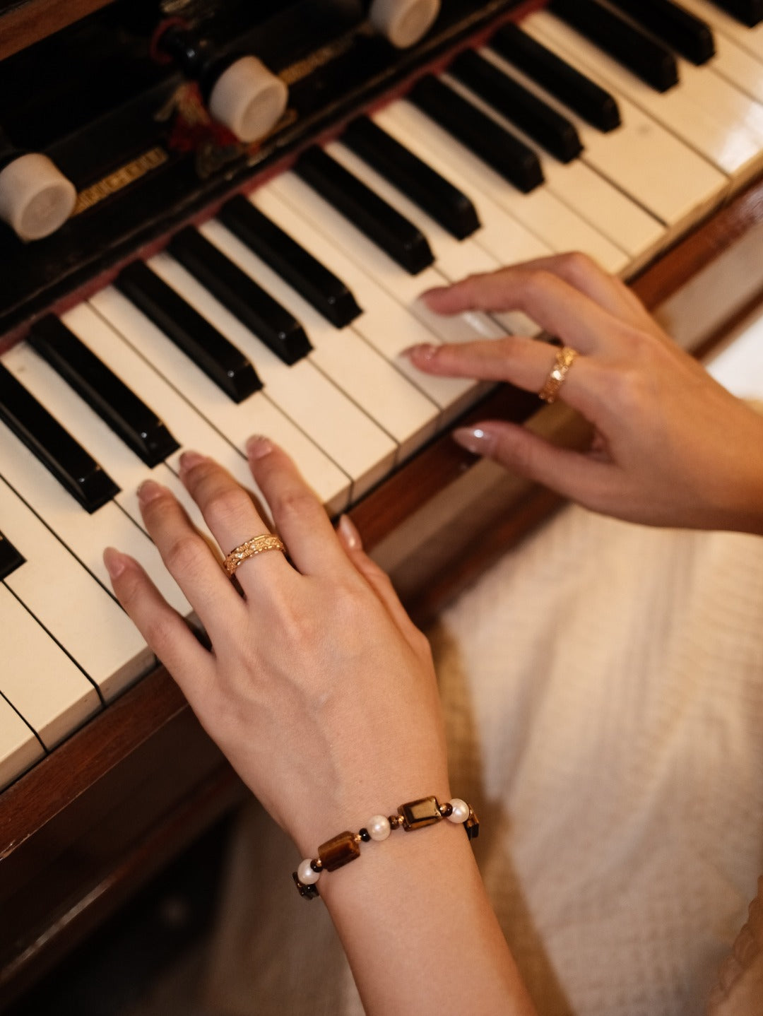 Vintage Fluted Geometric Zirconia S925 Ring - Model Lifestyle