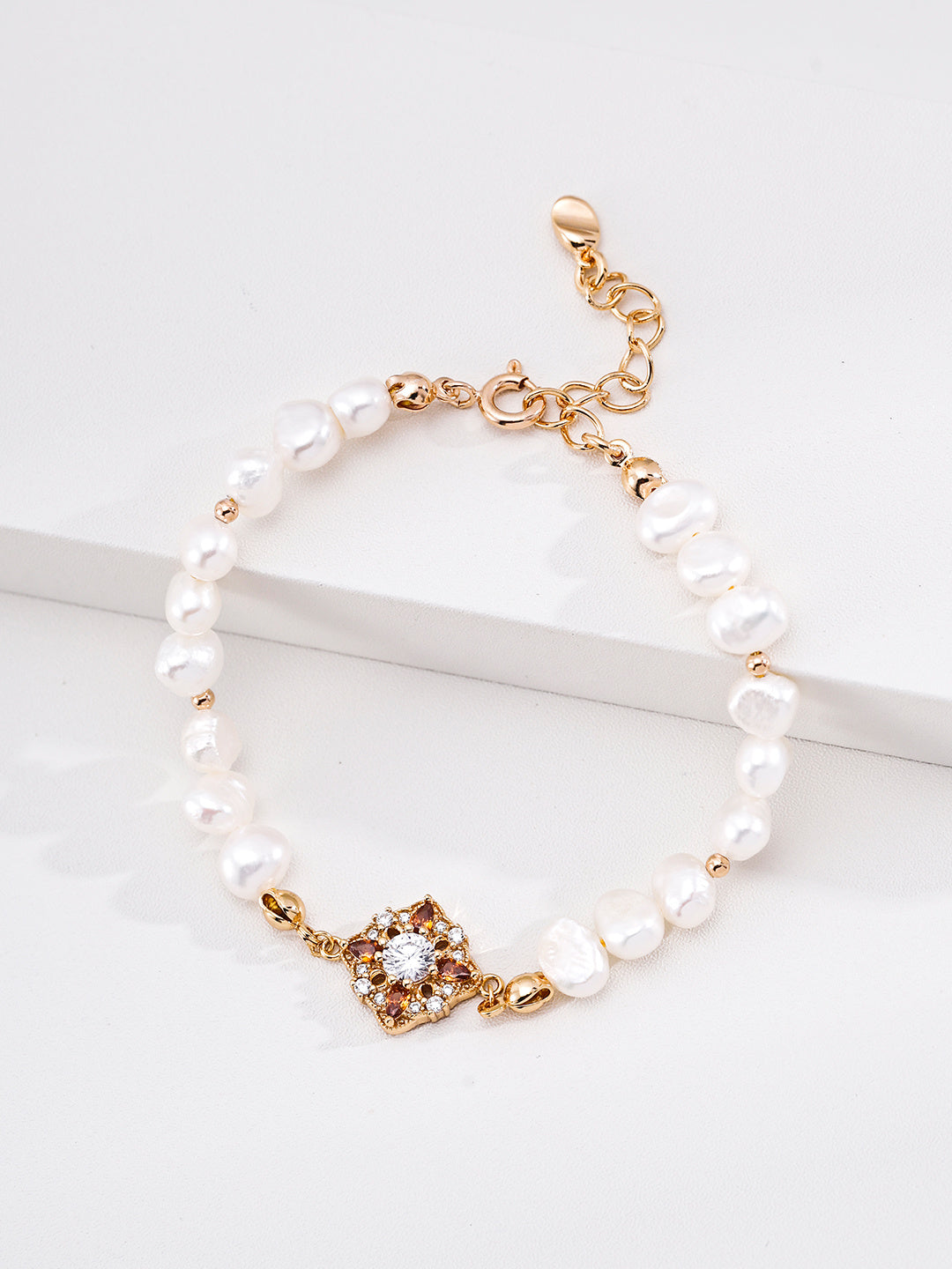 Garnet Rosette Pearl S925 Bracelet - Gold