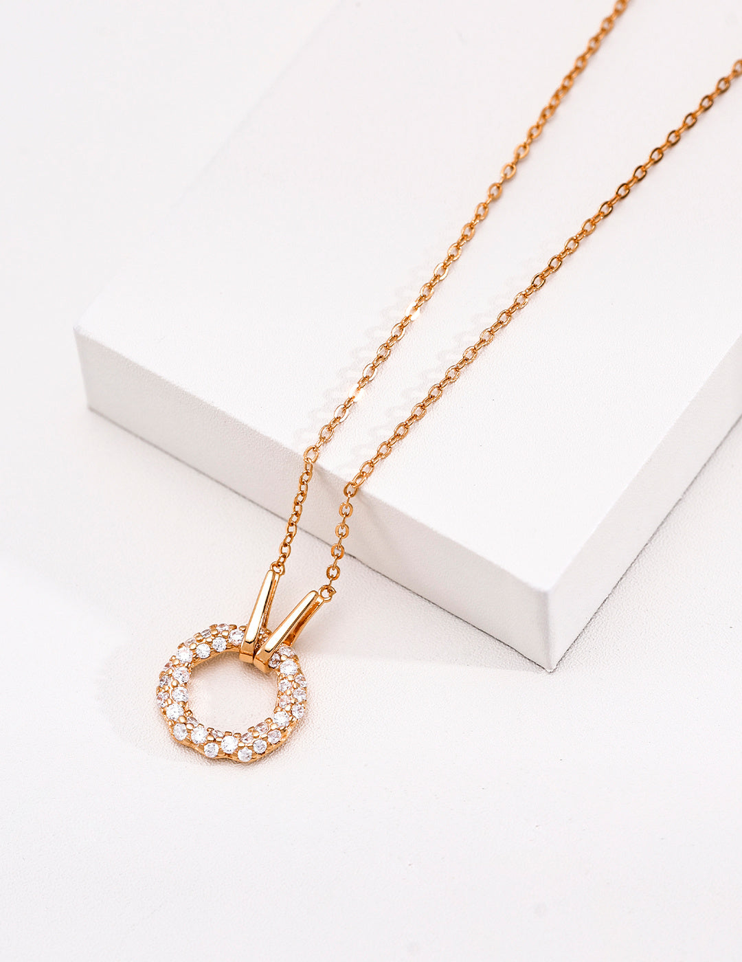 "Everlasting Wreath" Pavé Circle S925 Necklace - Gold