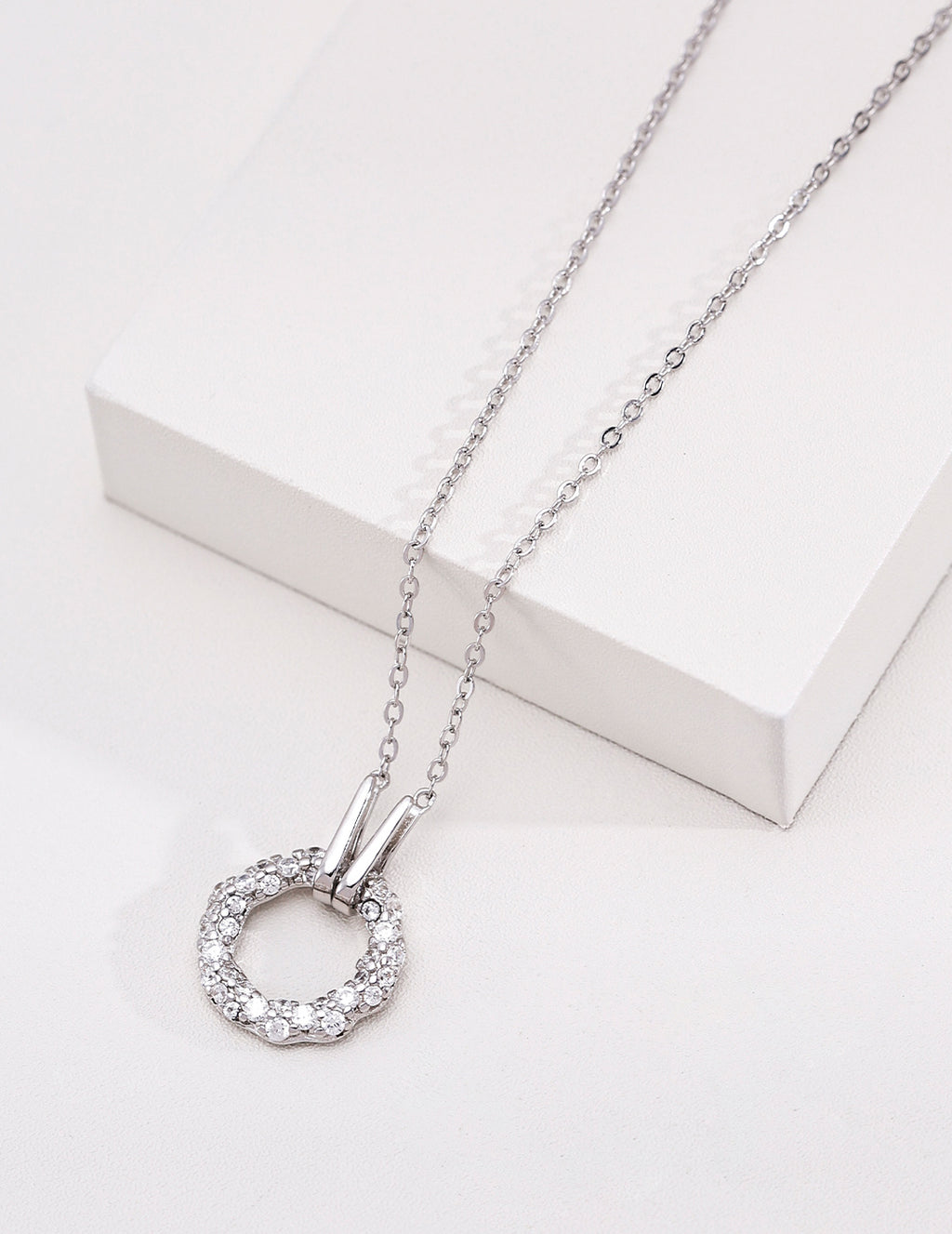 "Everlasting Wreath" Pavé Circle S925 Necklace - Silver