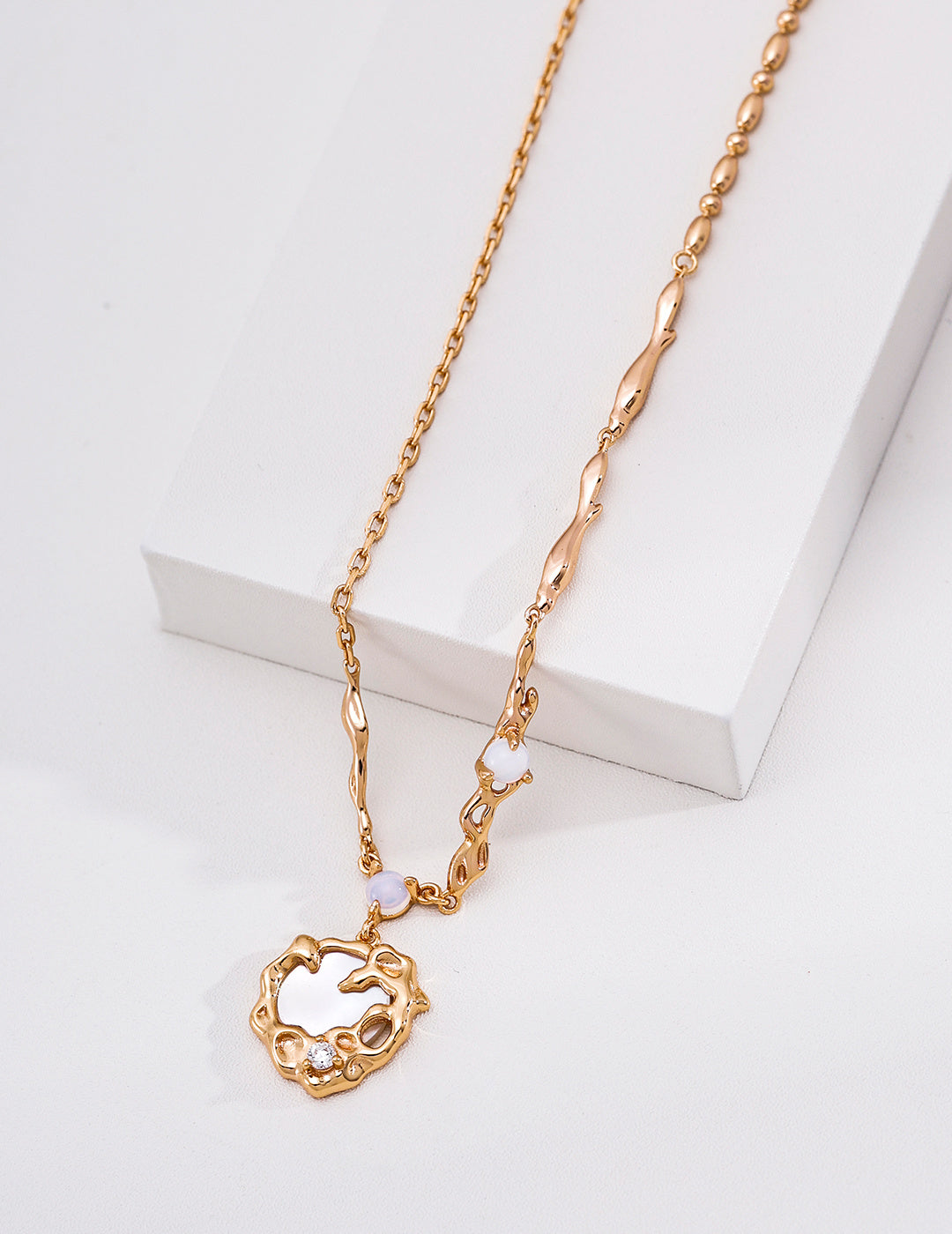 "Lunar Laurel" Mother-of-Pearl S925 Necklace - Gold