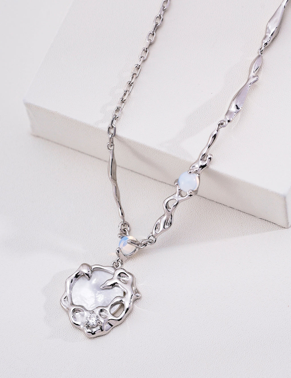 "Lunar Laurel" Mother-of-Pearl S925 Necklace - Silver