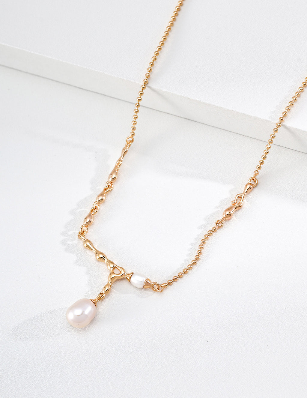 "Molten Lava" Asymmetric Pearl Drop S925 Necklace - Gold Close Up