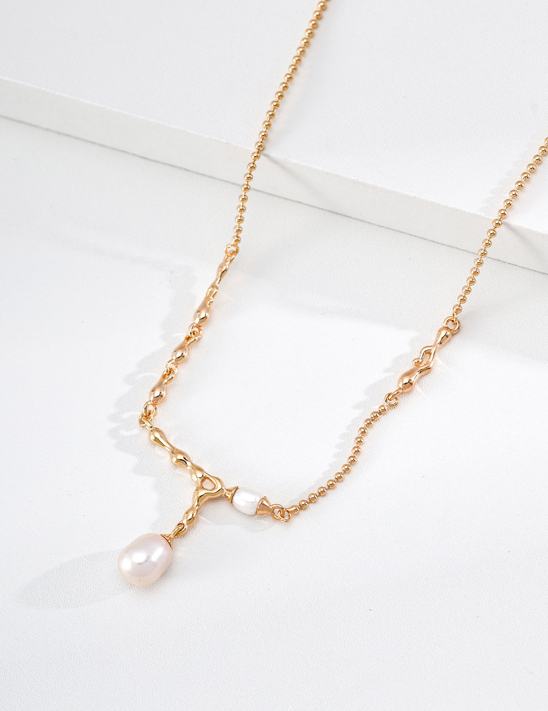 "Molten Lava" Asymmetric Pearl Drop S925 Necklace - Gold Close Up
