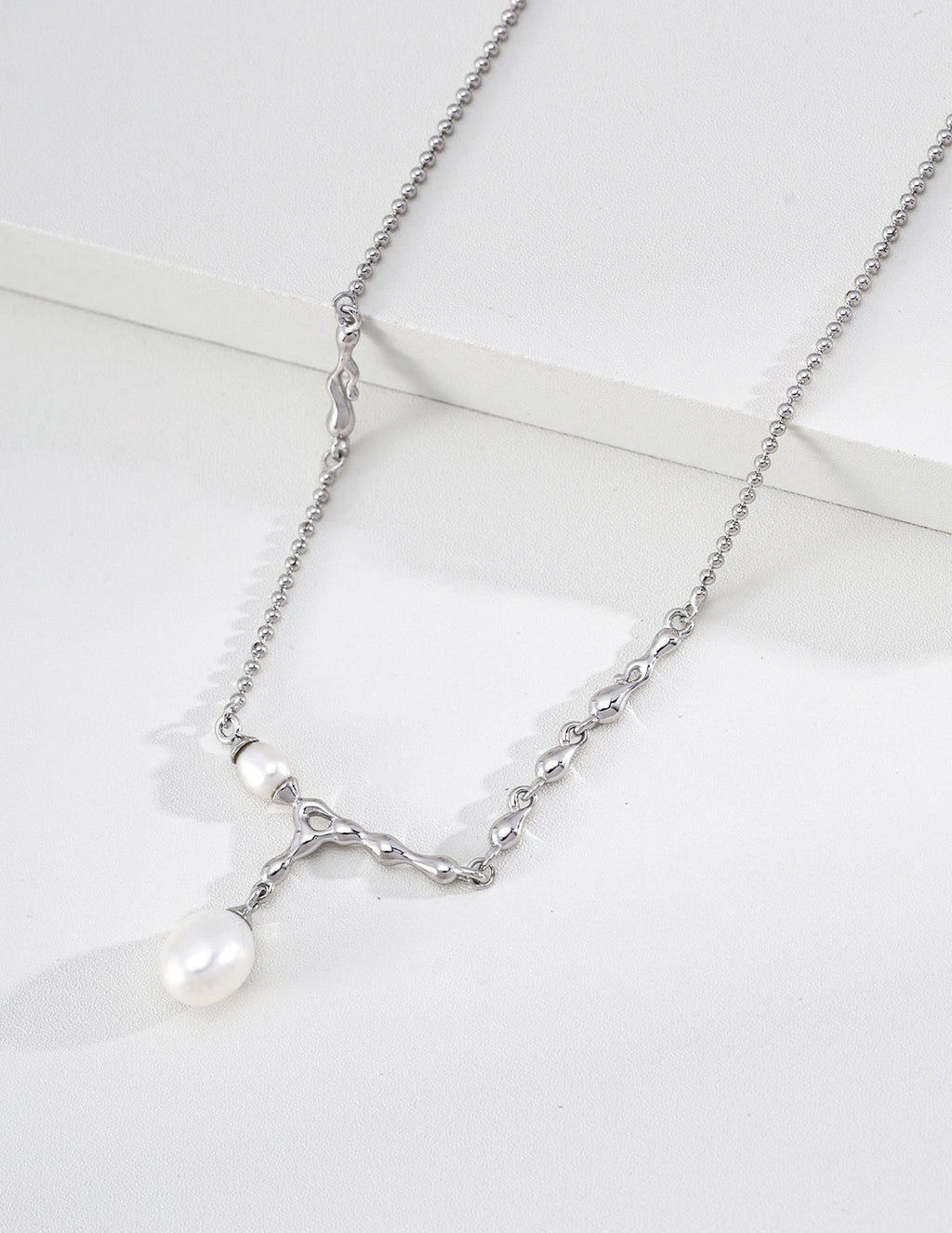 "Molten Lava" Asymmetric Pearl Drop S925 Necklace - Silver Close Up
