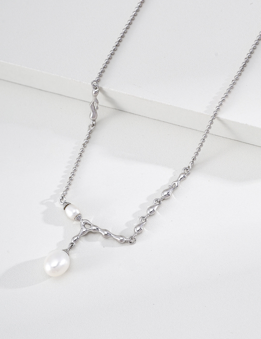"Molten Lava" Asymmetric Pearl Drop S925 Necklace - Silver Close Up