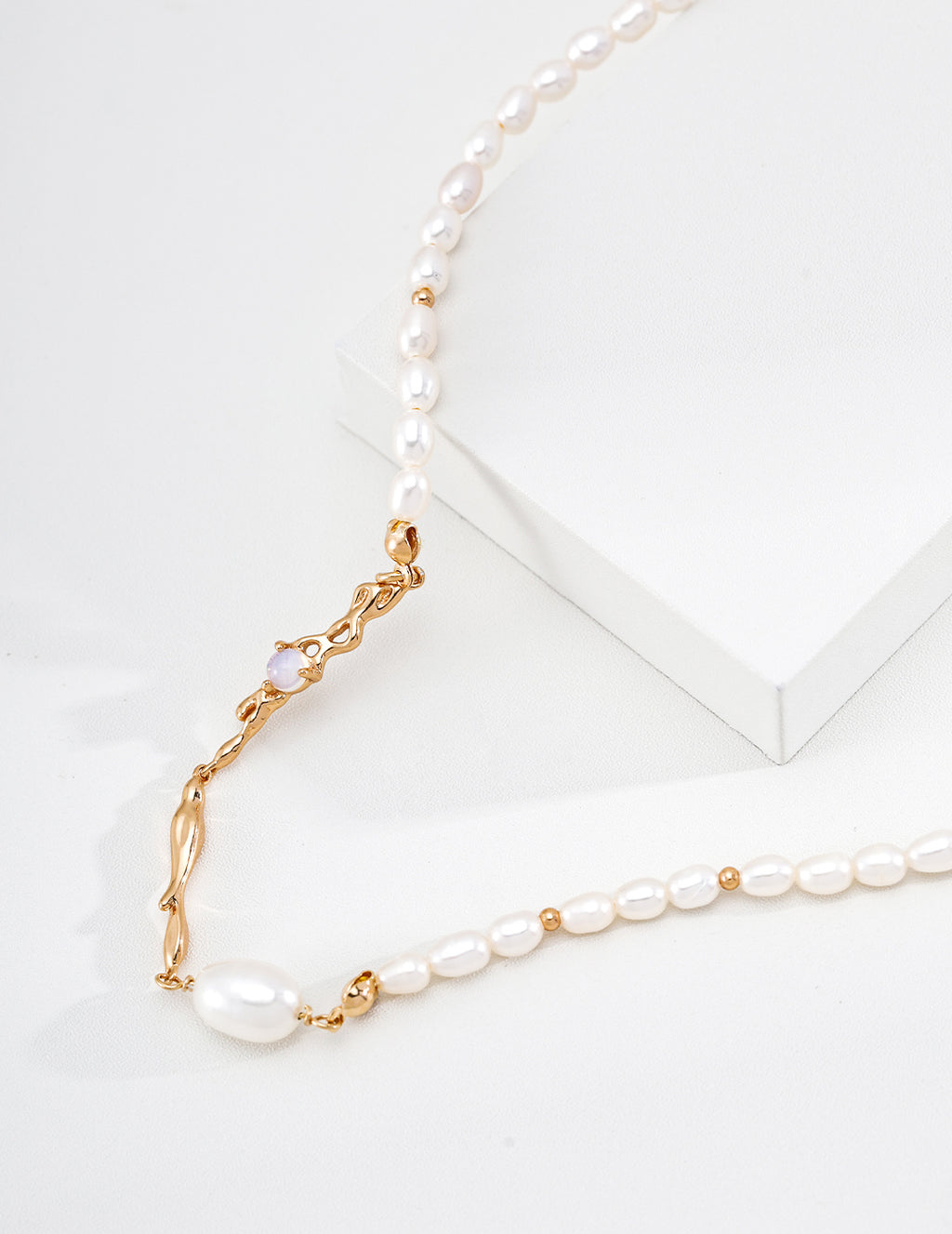 Fluid Molten Opal & Baroque Pearl S925 Necklace - Gold Close Up