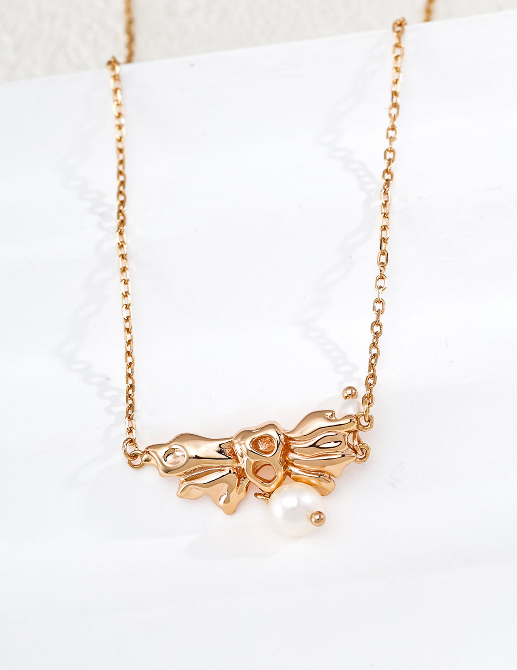 Sculptural Fluid Bow Pearl S925 Necklace - Molten Bow Detail