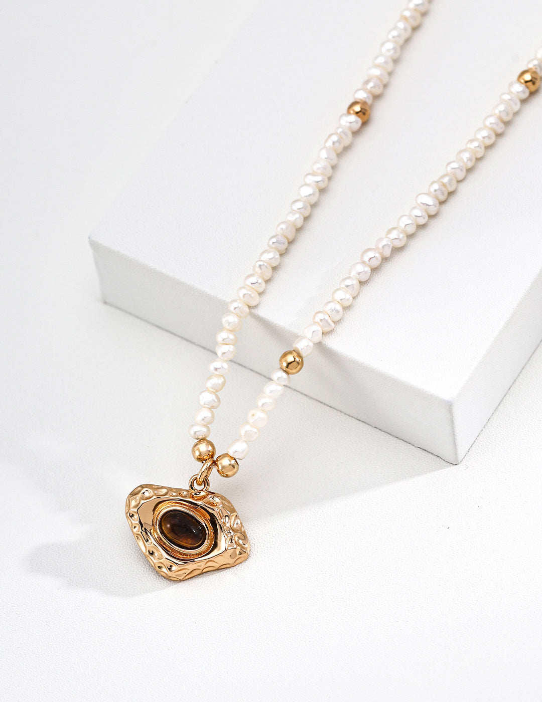 Hammered Tiger's Eye & Pearl S925 Necklace - Pendant Detail