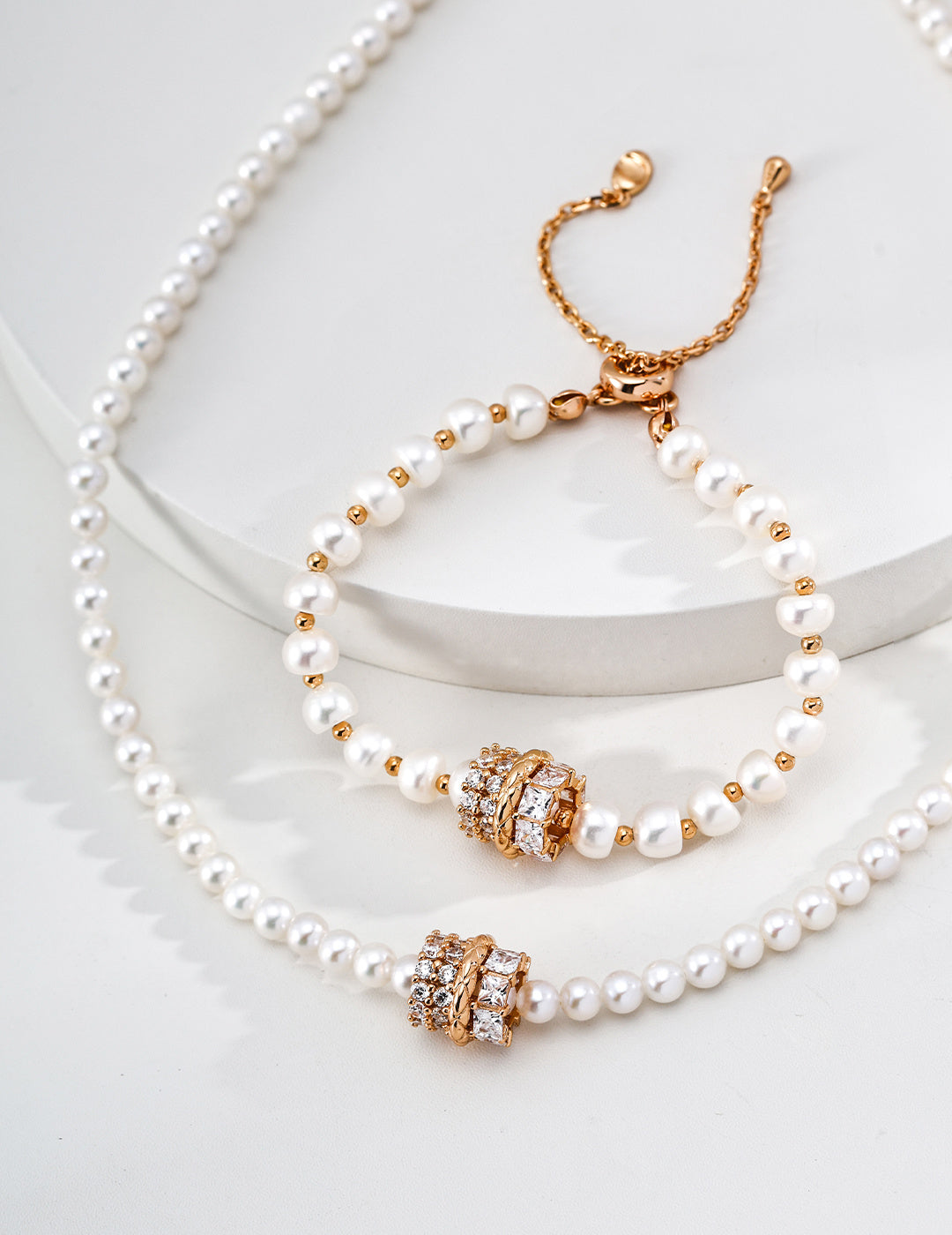 Radiant Galaxy Zirconia Barrel Pearl S925 Necklace - Gold Suite