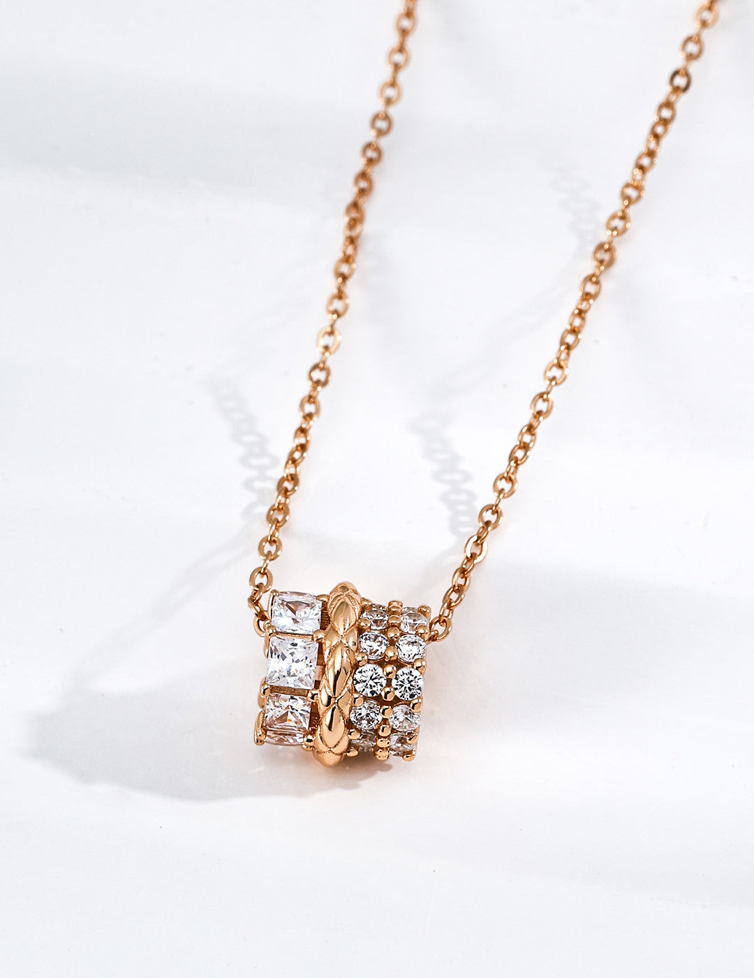 "Infinite Mobius" Ribbon Loop S925 Necklace - Gold