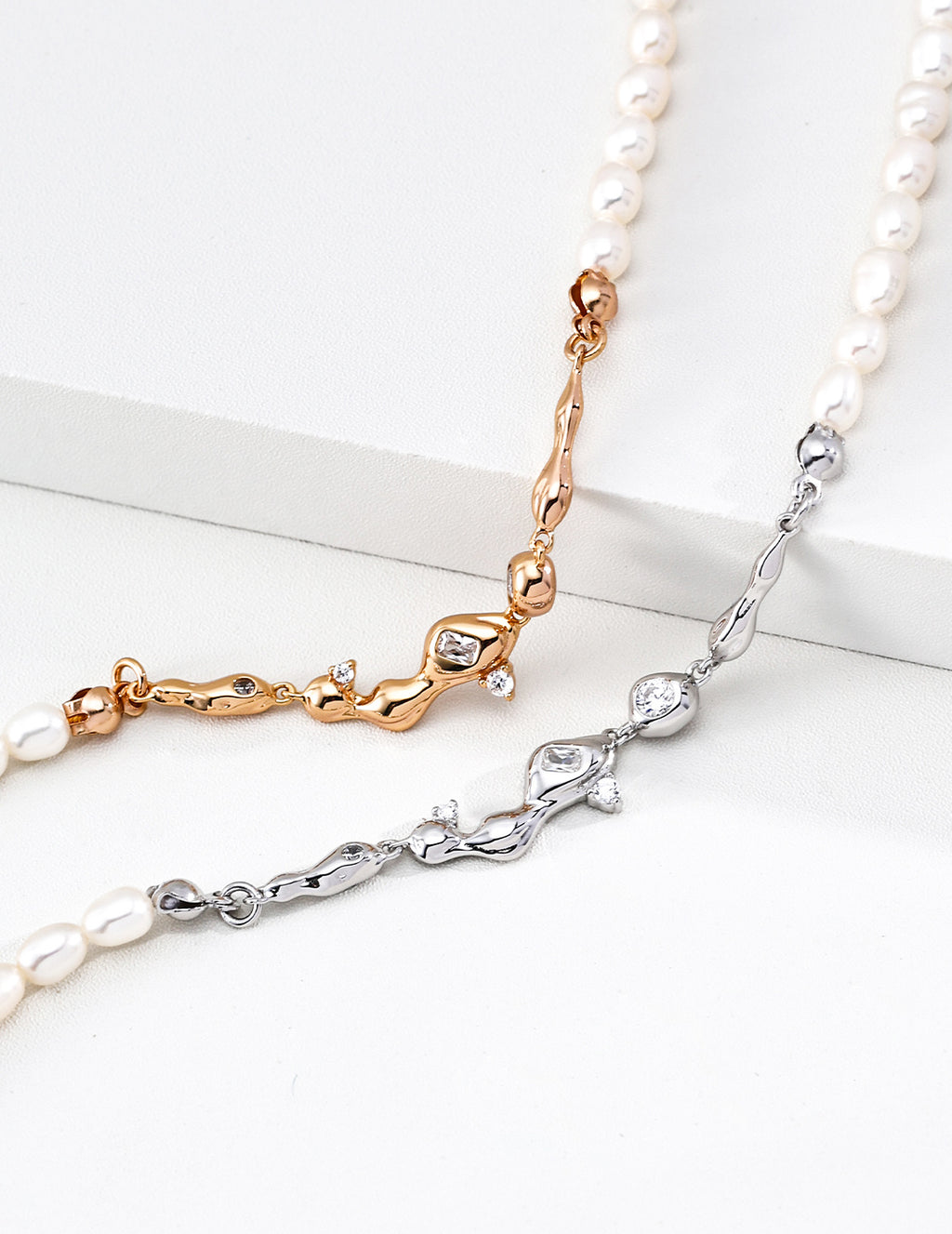 "Dreaming Galaxy" Liquid Pearl S925 Necklace - Gold and Silver Detail