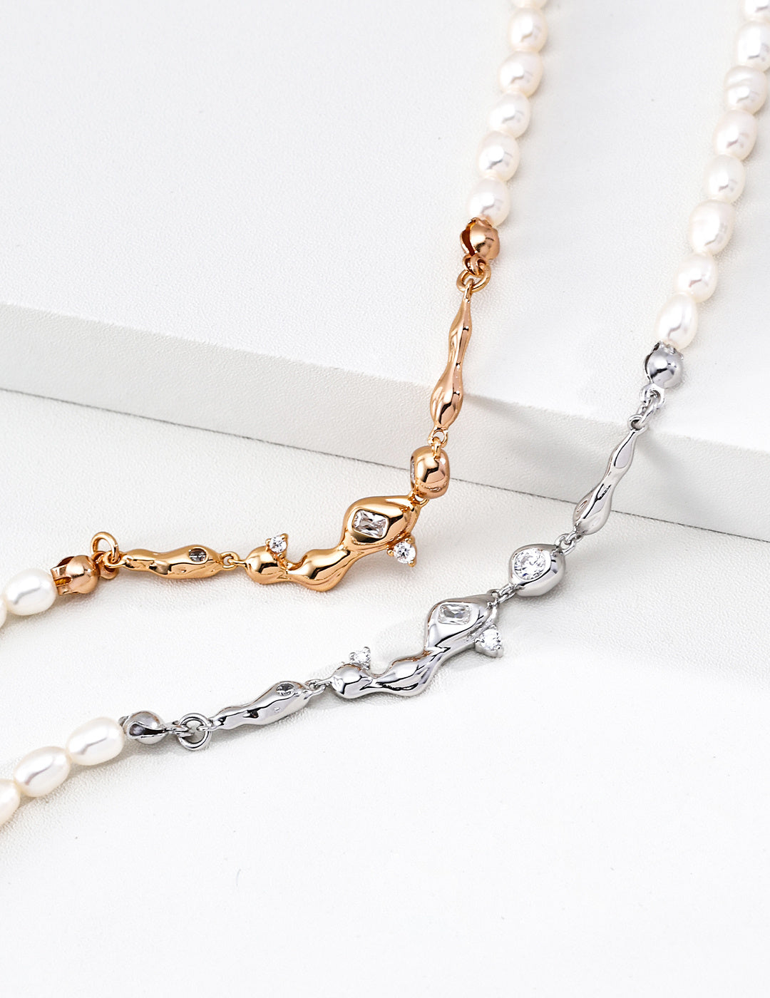 "Dreaming Galaxy" Liquid Pearl S925 Necklace - Gold and Silver Detail