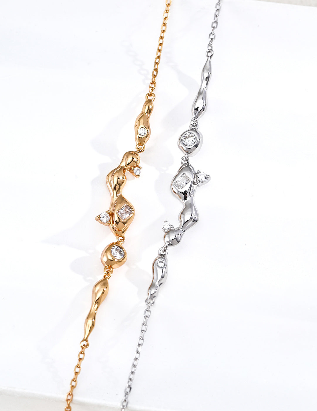 "Dreaming Galaxy" Liquid Stream Chain Necklace - Stream Bars Detail
