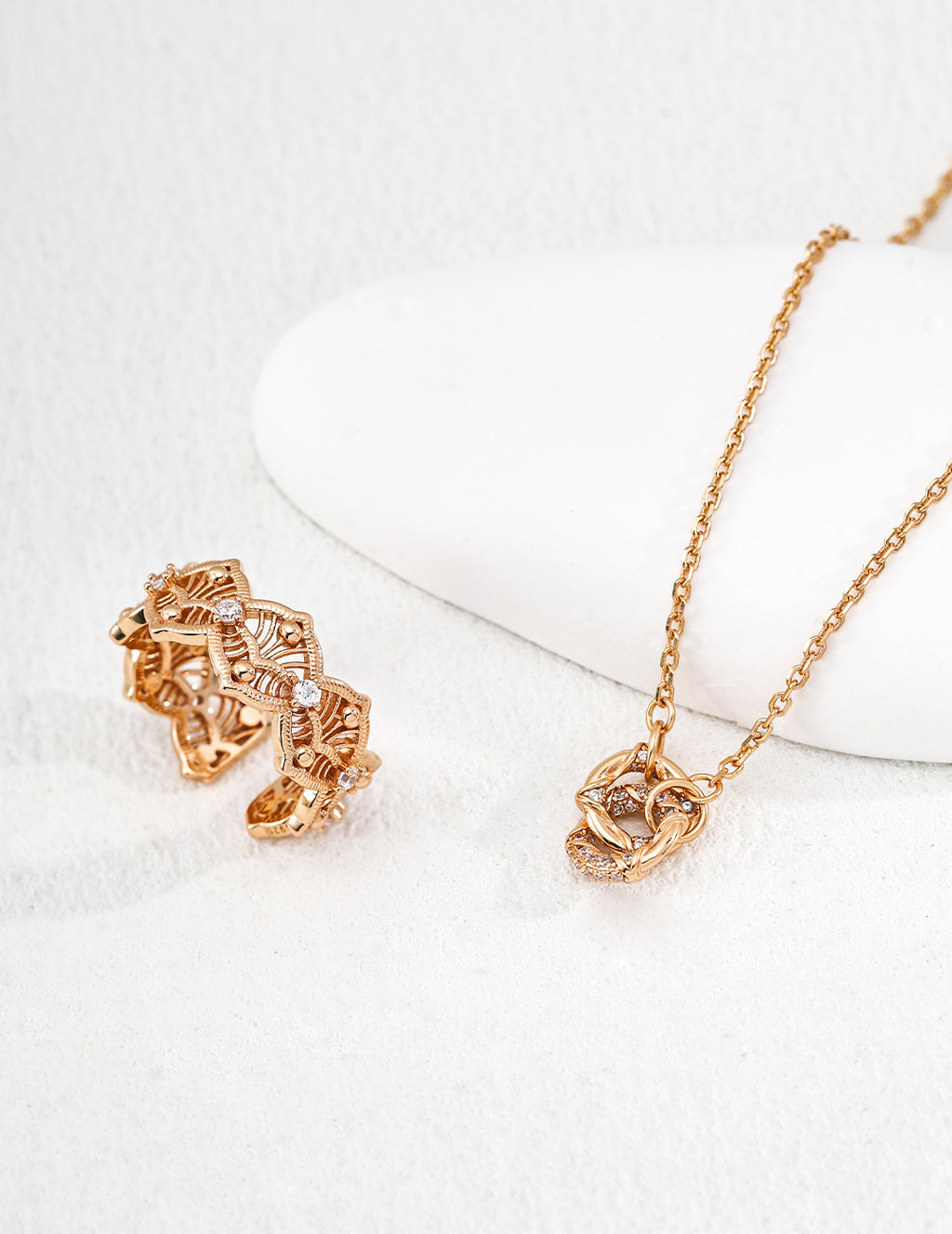 "Entwined Dream" Interlocking Circles Necklace - With Ring