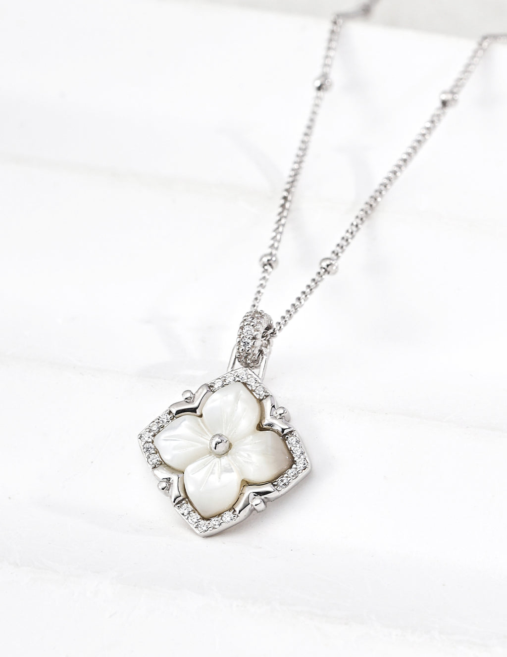 "Palace Clover" Mother-of-Pearl Necklace - Silver