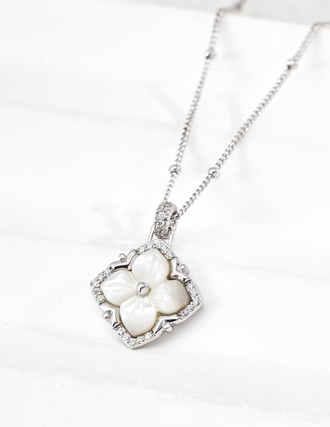 "Palace Clover" Mother-of-Pearl Necklace - Silver