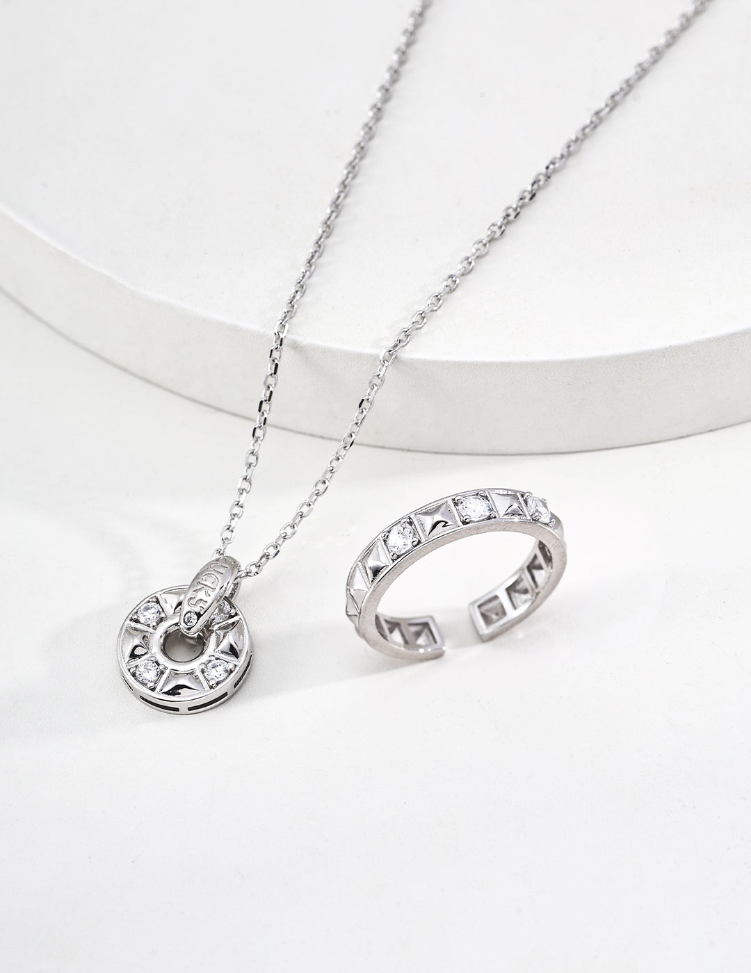"Lucky Wheel" Pyramid Stud Zirconia Necklace - Silver Ring Suite