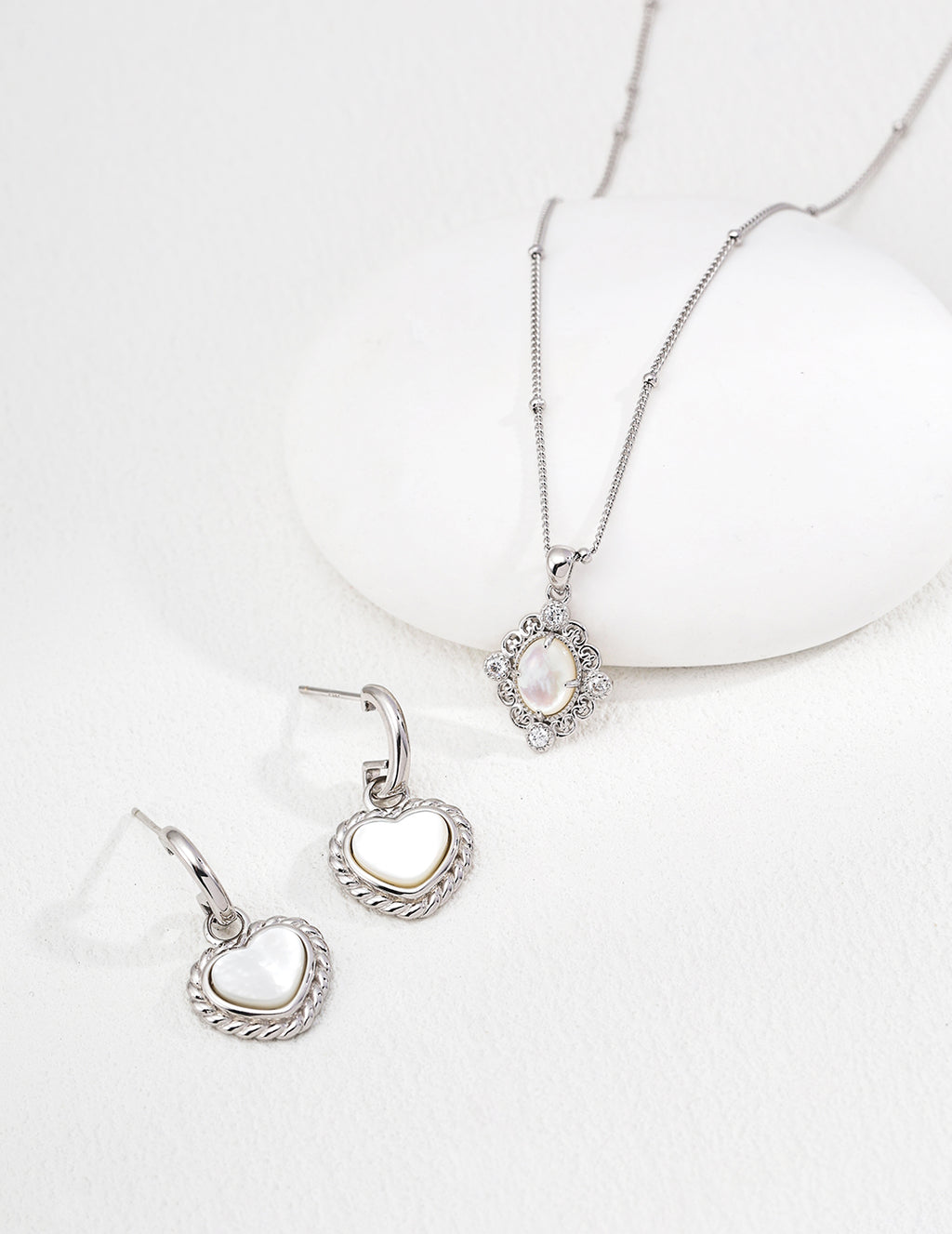 Gothic Palace Filigree Necklace - Silver Mother-of-Pearl Suite